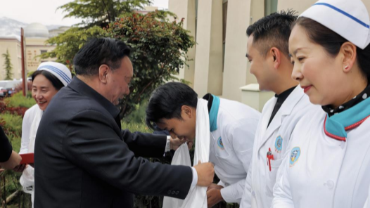 西藏自治区总工会开展“5·12”国际护士节走访慰问活动